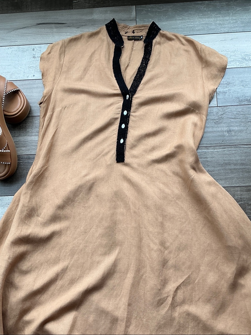 Woven Cap-Sleeve Button Henley Top in Tan with Black Trim M
